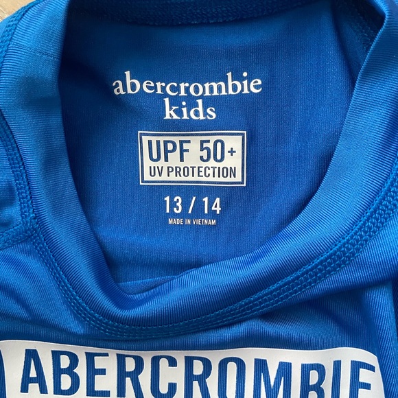 Abercrombie & Fitch Rashguard (kids 14, women’s small) new - Picture 3 of 4
